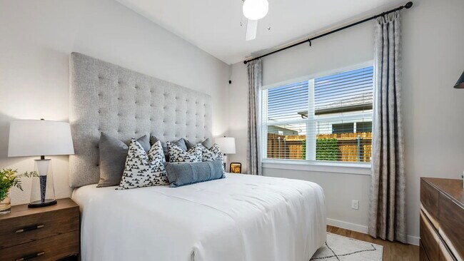 Building Photo - 1001 W Melissa Rd