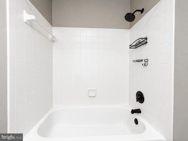 Building Photo - 15 English Oak Cir