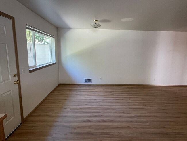 Building Photo - Schell (1410 NW Falls Creek Loop)