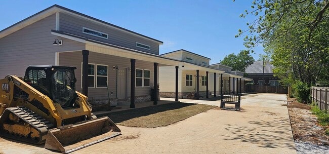 Building Photo - 204 N 7th St