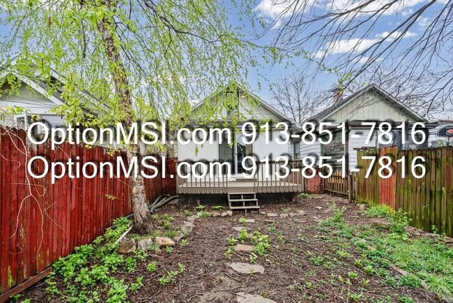 Building Photo - West Plaza!!!