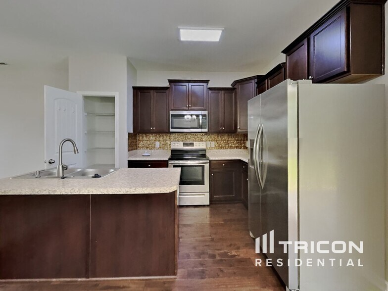 Building Photo - 162 Carissa Dr