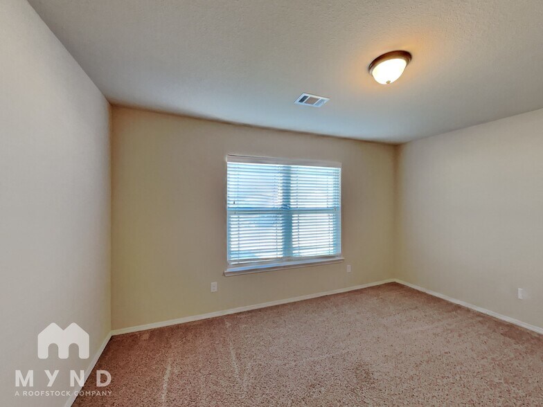 Building Photo - 12 Bristol Dr