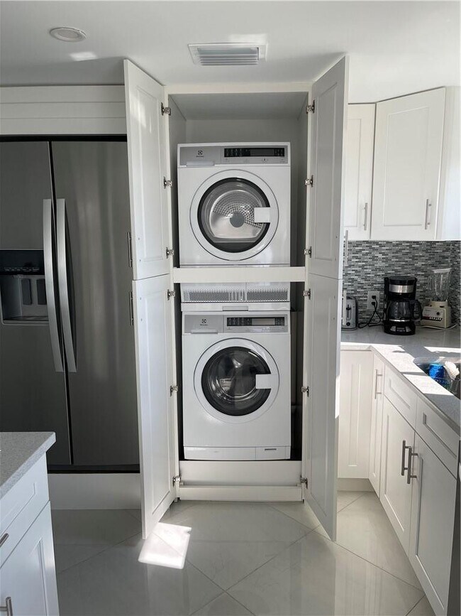 Building Photo - 5200 N Ocean Blvd