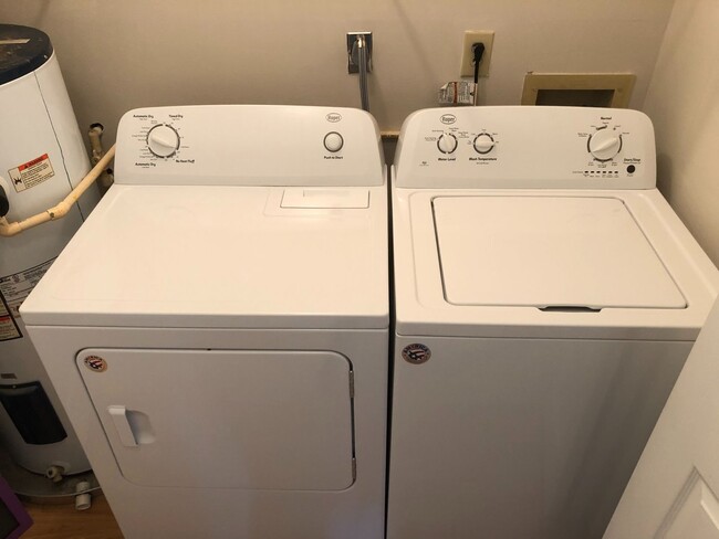 Building Photo - Welcome to the 2 Bed 2 Bath Bottom Floor Condo in Savannah Court, located in the vibrant city of ...