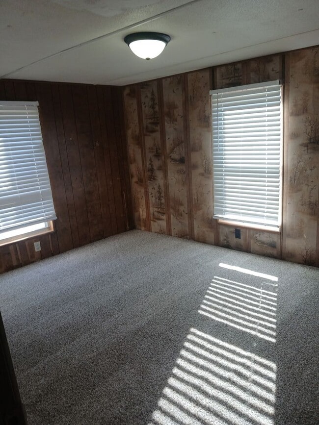 Building Photo - “Comfortable and Convenient” 3 bedroom 2 bathroom