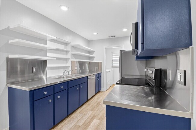 Building Photo - 725 Heron Dr