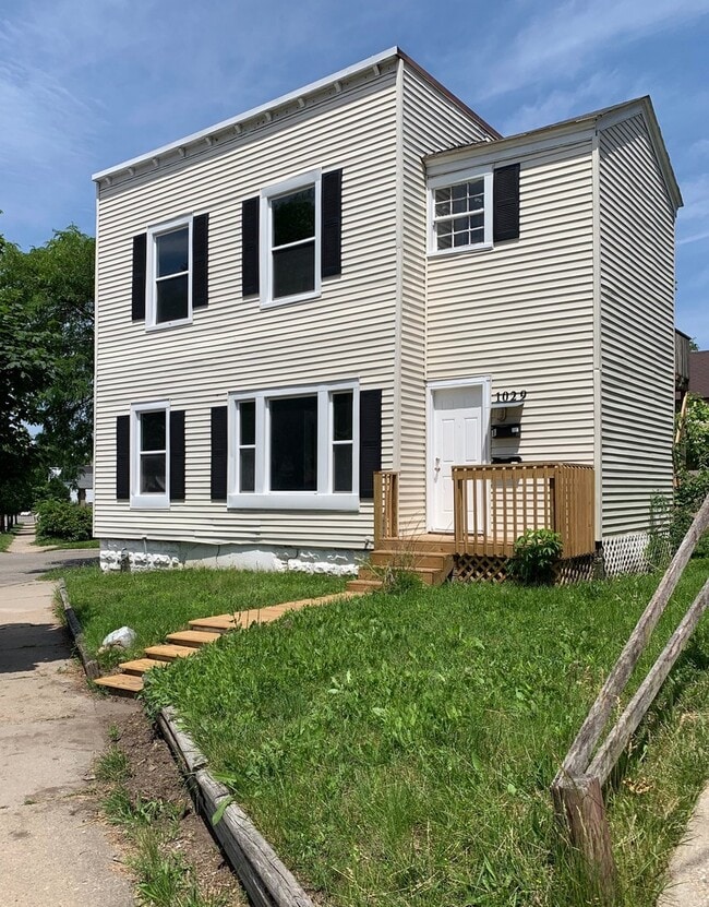 Building Photo - 1029 Walker Ave NW