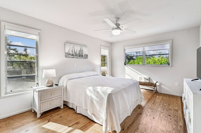 Building Photo - 7745 Manasota Key Rd