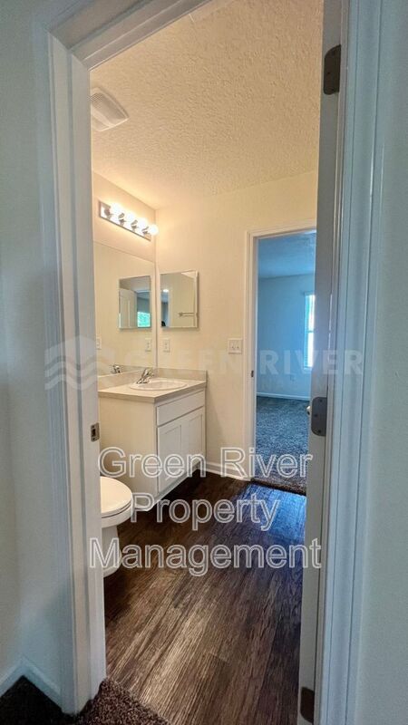 Building Photo - 294 Aralia Ln