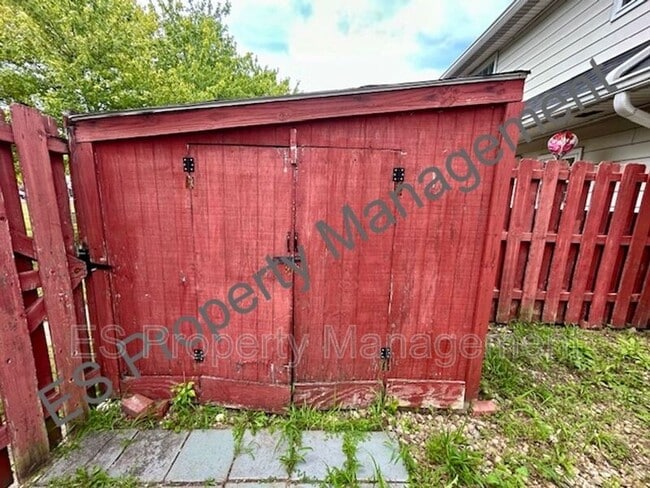 Building Photo - 718 Southfield Ct
