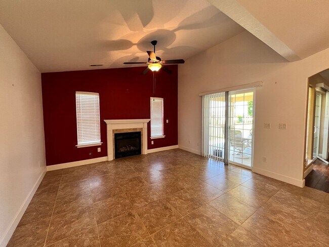 Building Photo - Well Maintained Home in Pelican Point Comm...