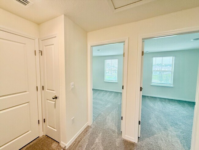 Building Photo - 16311 Lakelet Aly