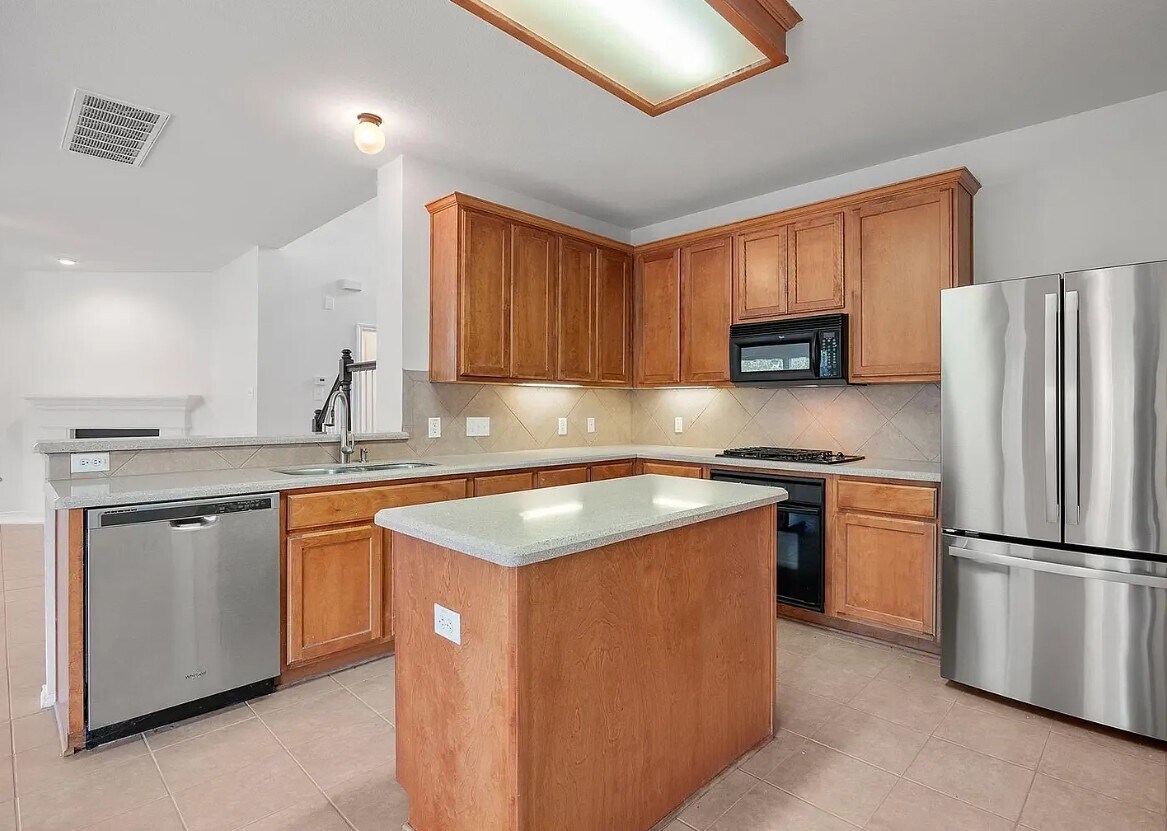 Building Photo - 10812 Casitas Dr