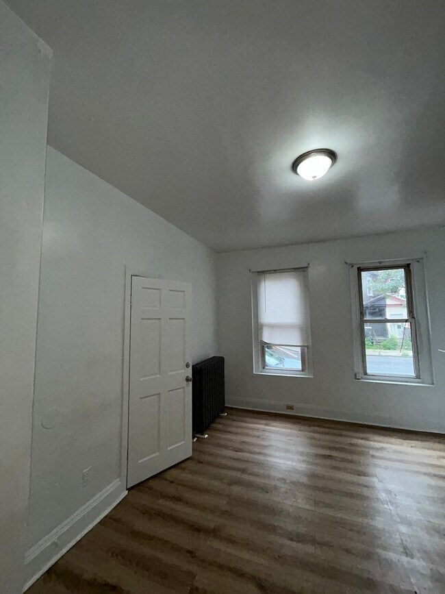 Building Photo - 454 W Hanover St