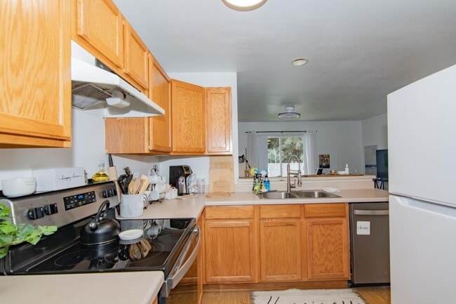 Building Photo - 2030 Brookhurst St