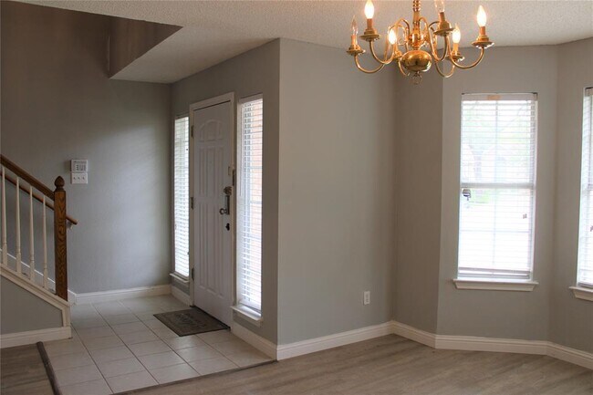 Building Photo - 16205 Glorious Ln