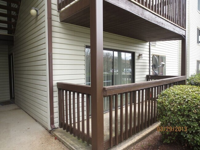 Building Photo - Hampton Club