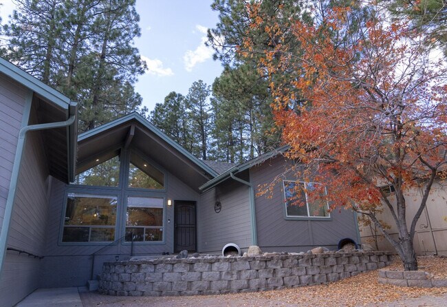 Building Photo - 3263 S Justin St