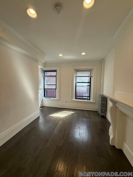 Building Photo - 270 Newbury St