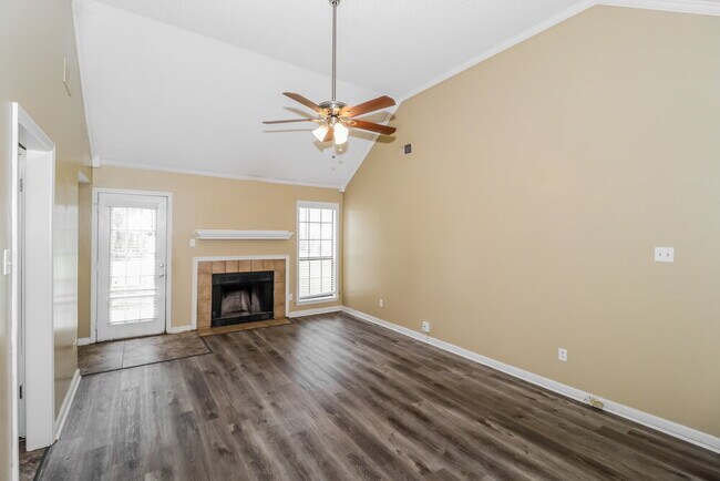 Building Photo - 7644 Valley Glen Dr