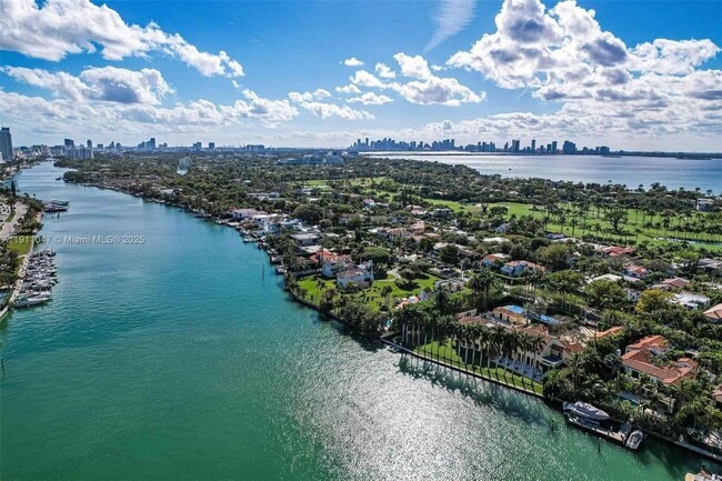 Building Photo - 5600 Collins Ave