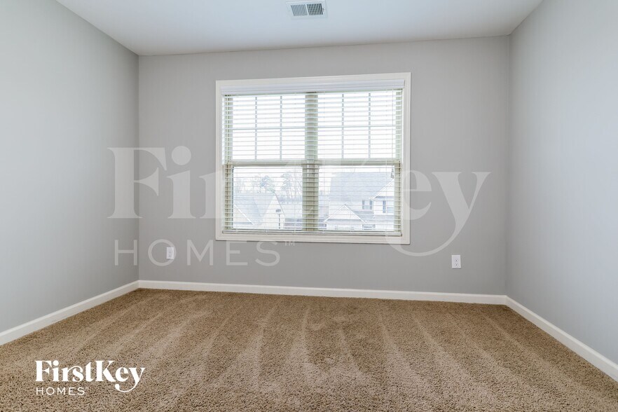 Building Photo - 4218 Spruce Trail