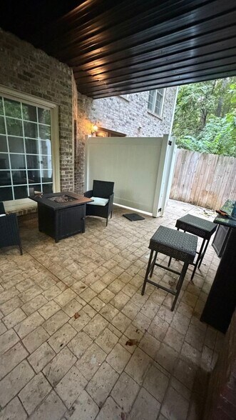 Building Photo - 5041 Woodland Bay Dr