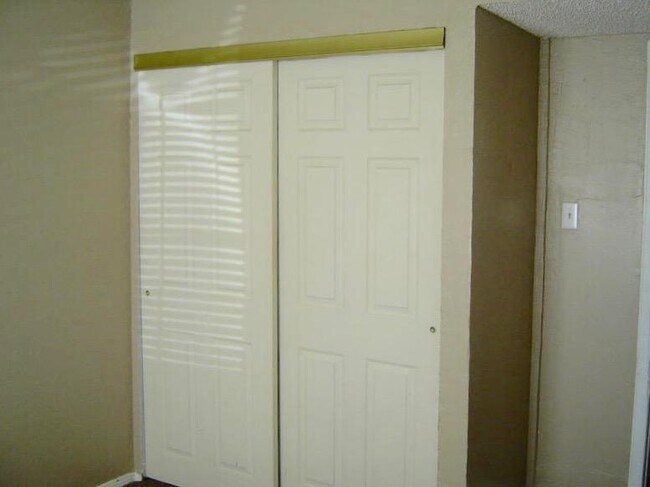 Building Photo - 601 Lomaland Dr