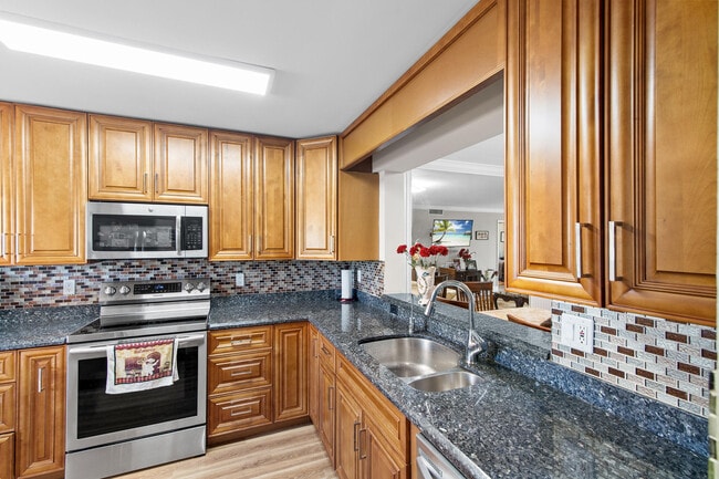 Building Photo - 15355 Lakes of Delray Blvd