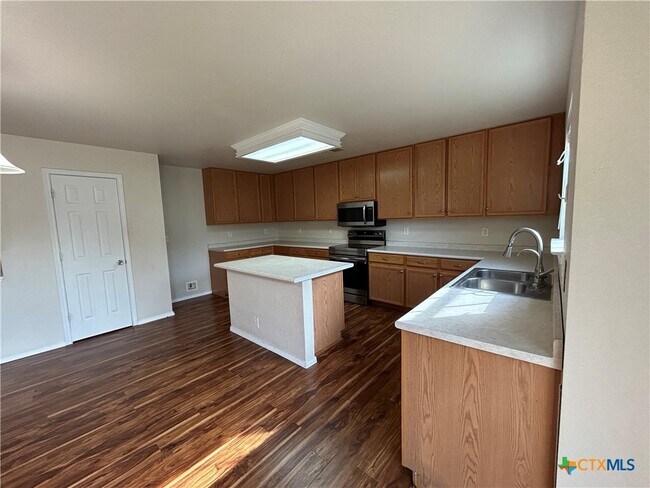 Building Photo - 424 Copper Hill Dr