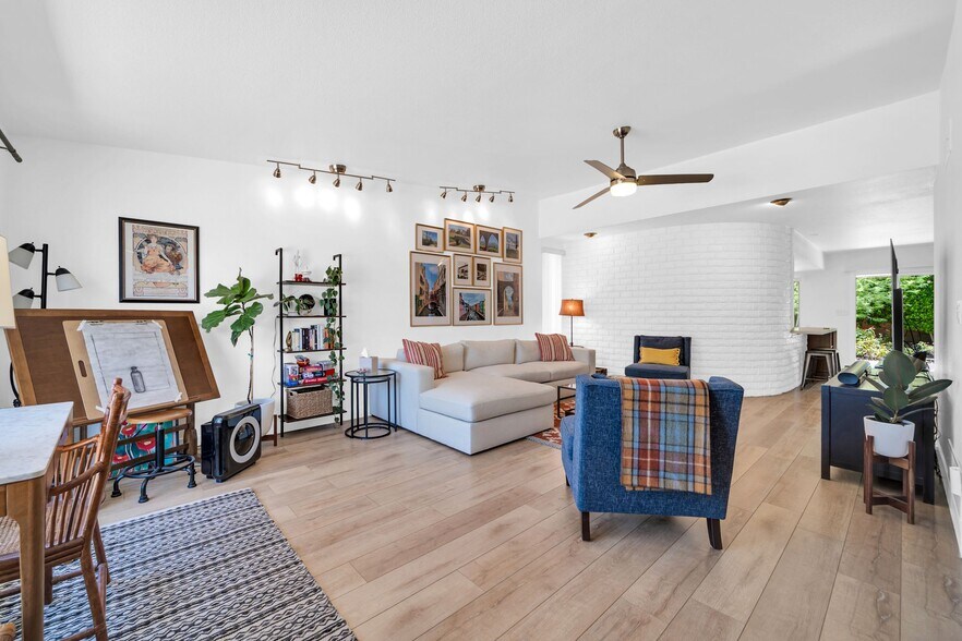 Primary Photo - 3707 E Montecito Ave
