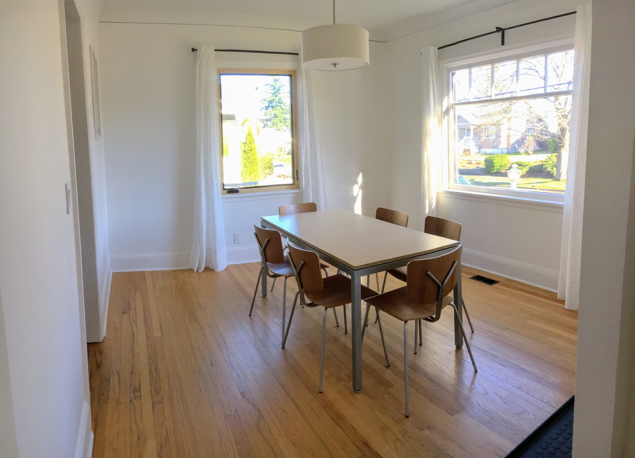 Dining Room - 6605 N Fenwick Ave