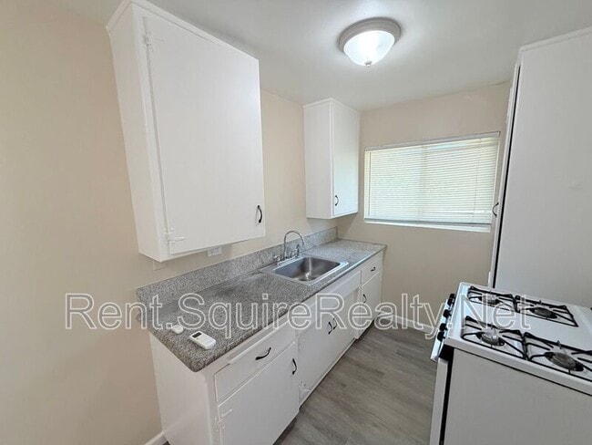 Building Photo - 316 N San Gabriel Ave