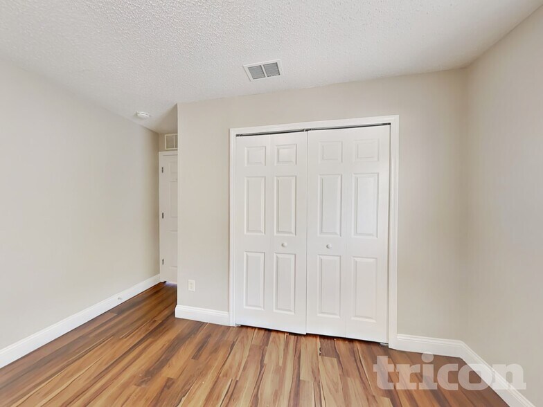 Building Photo - 1559 Guardian Dr