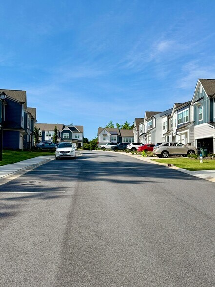 Building Photo - 529 Madison Falls Ct