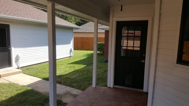 Building Photo - COMING SOON, JANUARY 10TH:  Beautifully Remodeled 3/2/2 Home, Generously updated Smart Home - For...