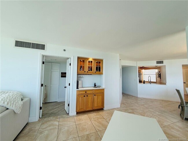 Building Photo - 8800 S Ocean Dr
