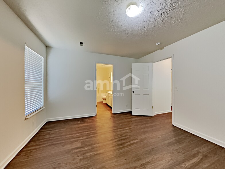 Building Photo - 2425 Edencrest Dr