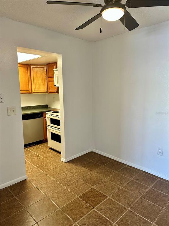 Building Photo - 946 N Lake Destiny Rd