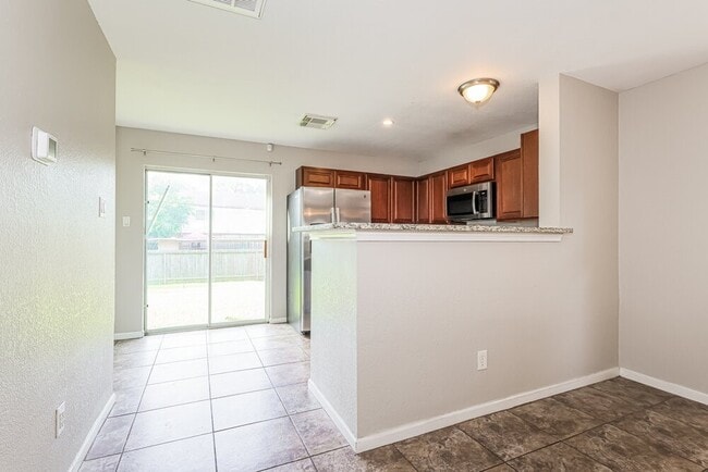 Building Photo - 2130 Whittier Dr