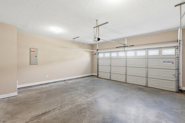 Building Photo - 3 Bedroom Griffin Park Home on Quiet Cul-de-Sac