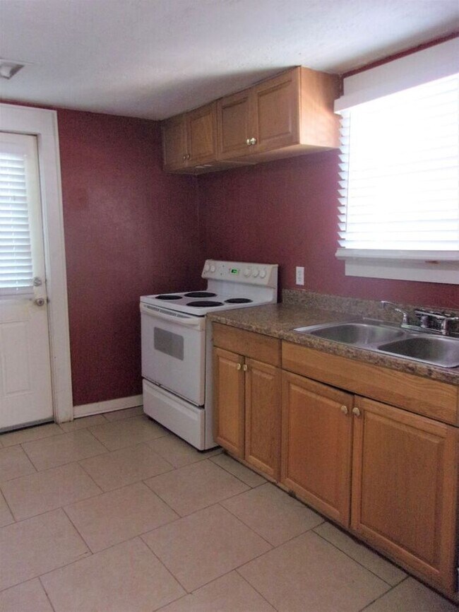 Building Photo - 2 BED 1 BATH HOME WESTLAWN PARK ADDITION OF NW OKC