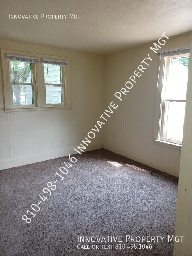 Building Photo - 302 Pine St