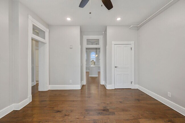 Building Photo - 975 E McMillan St