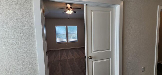 Building Photo - 2200 Delano Dr