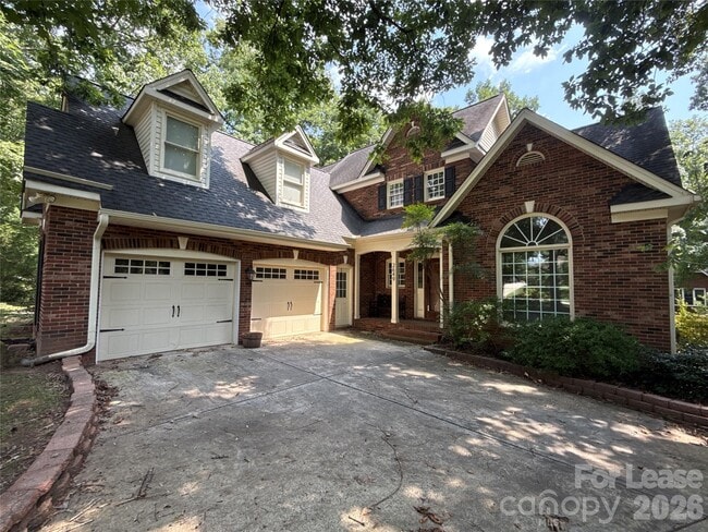 Building Photo - 2649 Willowbrook Dr