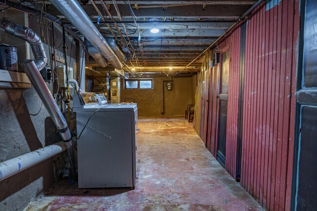 Building Photo - 2523 S Rosewood St