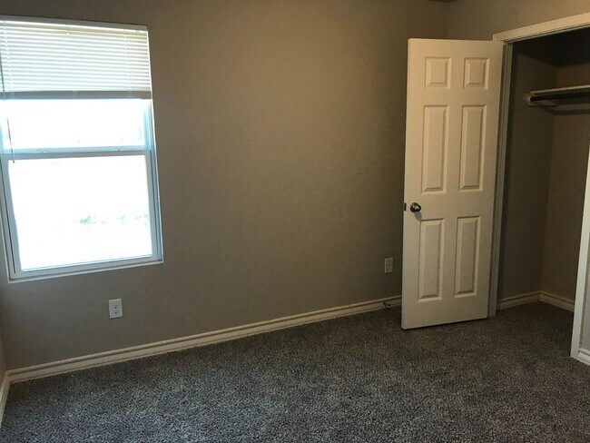 Building Photo - Townhome for rent