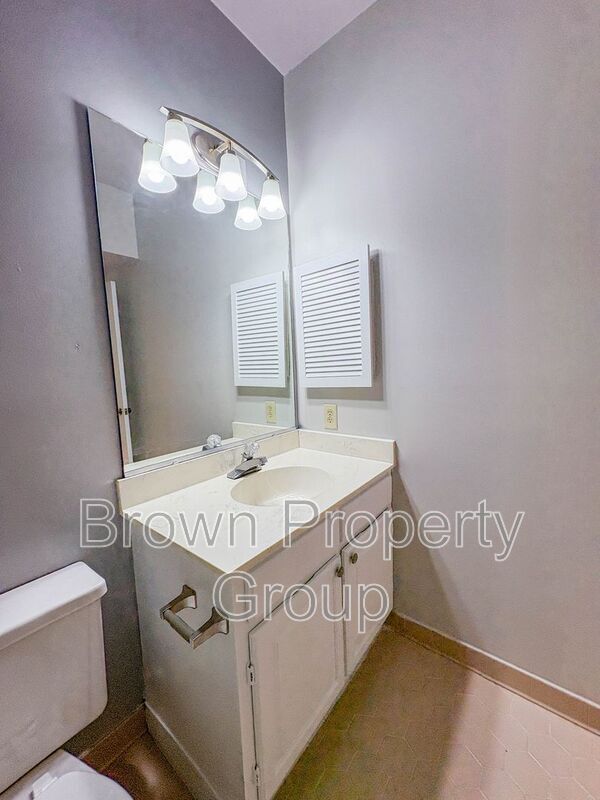 Building Photo - 741 Victorian Pl